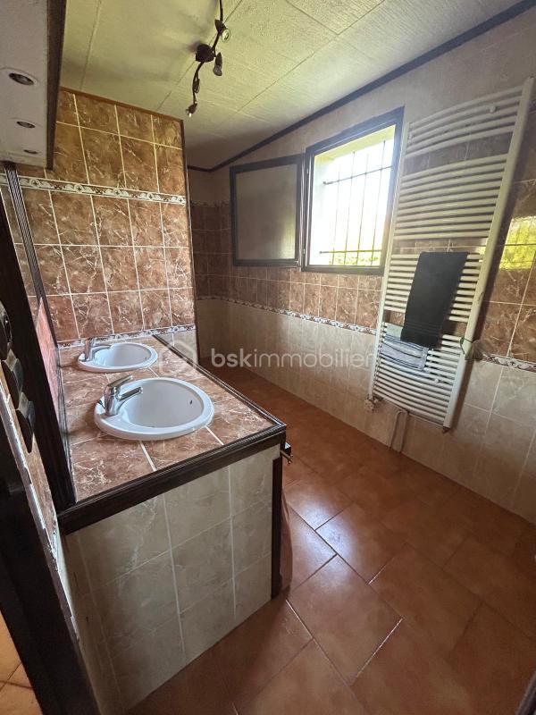 Maison traditionnelle - 137 m² - 6 pièces