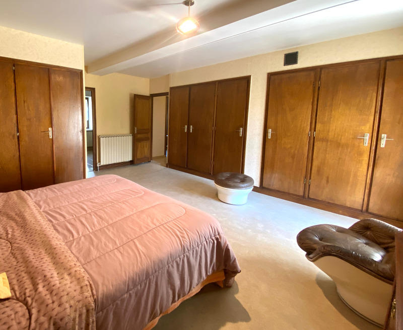 Maison - 227 m² - 8 pièces