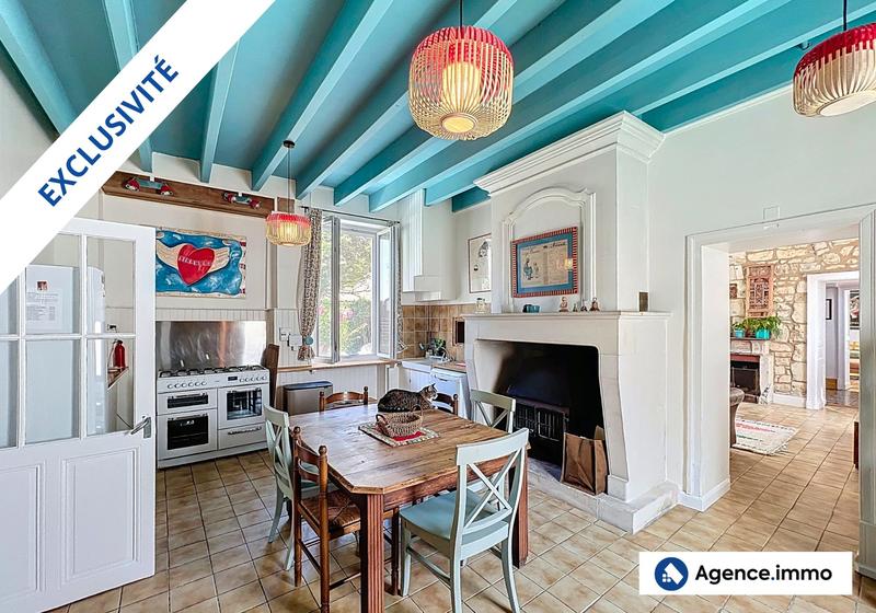 Maison traditionnelle - 270 m² - 12 pièces