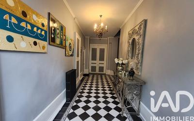 Maison - 313 m² - 10 pièces