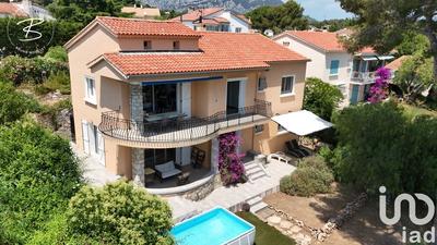 Maison - 180 m² - 9 pièces