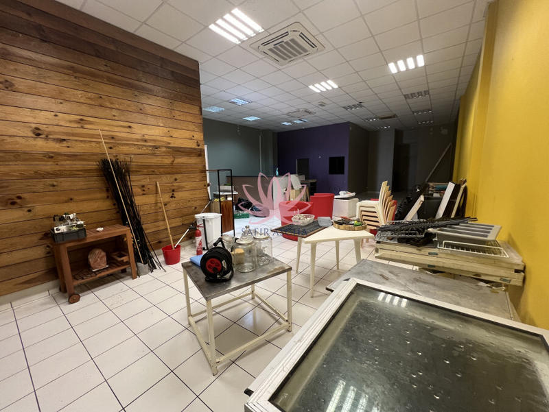 Local commercial - 156 m² - 2 pièces