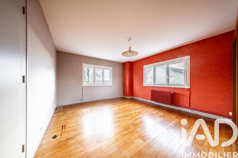 Maison - 221 m² - 7 pièces