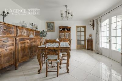 Maison - 283 m² - 5 pièces