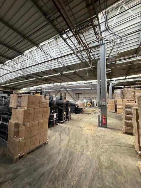Entrepôt - 3 000 m²