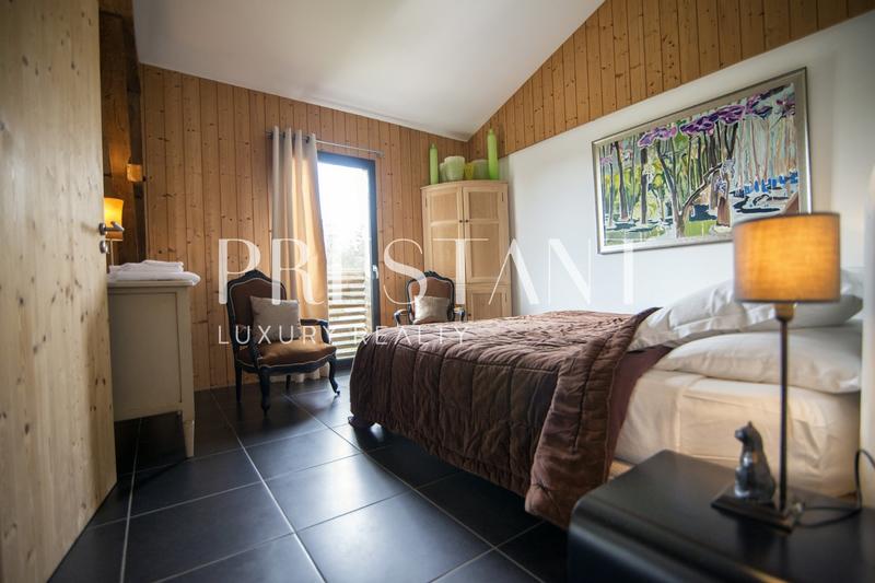 Maison - 421 m² - 10 pièces