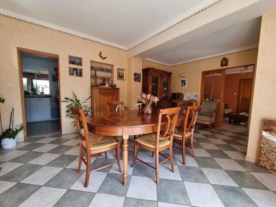 Maison - 208 m² - 9 pièces