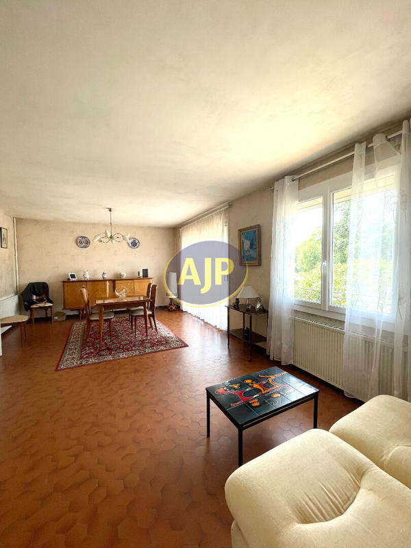 Maison - 217 m² - 7 pièces