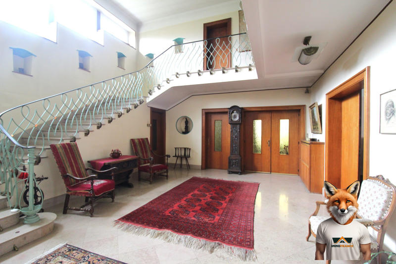 Maison - 246 m² - 9 pièces