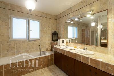 Maison - 207 m² - 5 pièces