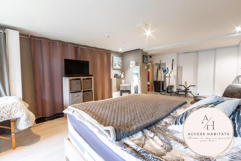 Maison - 219 m² - 8 pièces