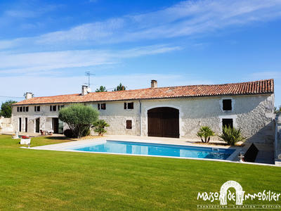 Maison - 380 m² - 9 pièces