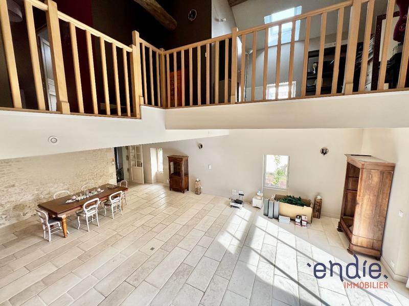 Maison - 258 m² - 9 pièces