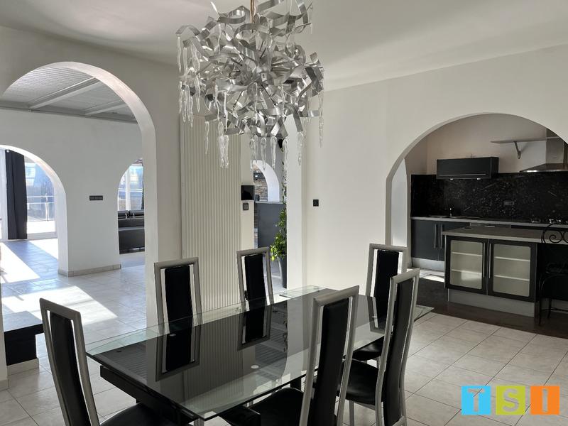 Maison - 182 m² - 5 pièces