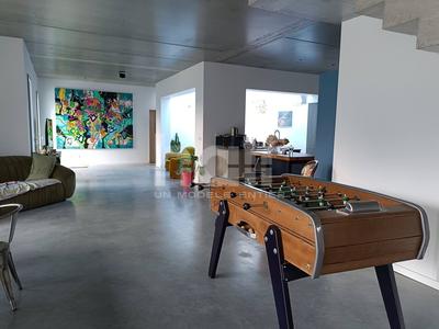 Villa - 221 m² - 6 pièces