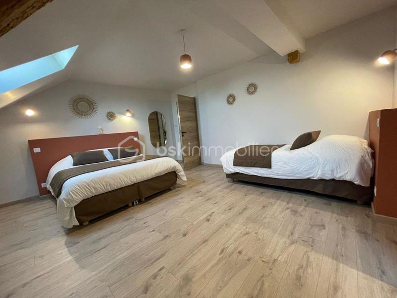 Demeure - 371 m² - 8 pièces