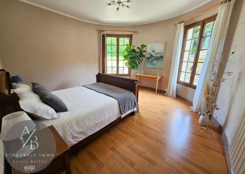 Propriété - 180 m² - 6 pièces