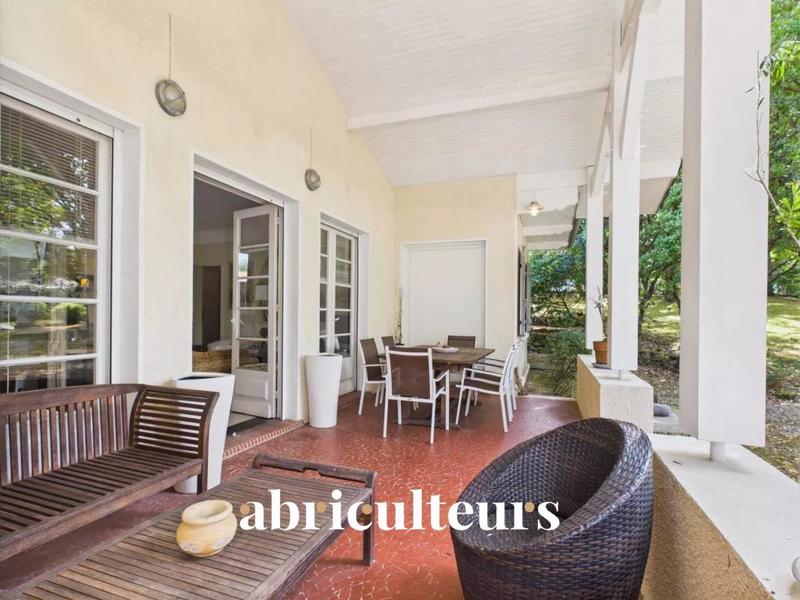 Villa - 174 m² - 10 pièces