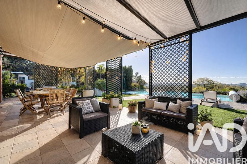 Maison - 185 m² - 7 pièces