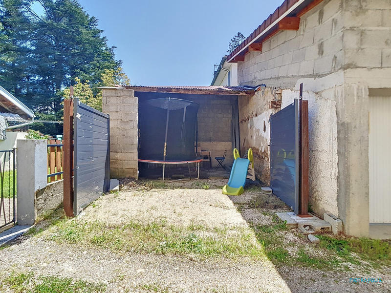 Maison - 99 m² - 5 pièces