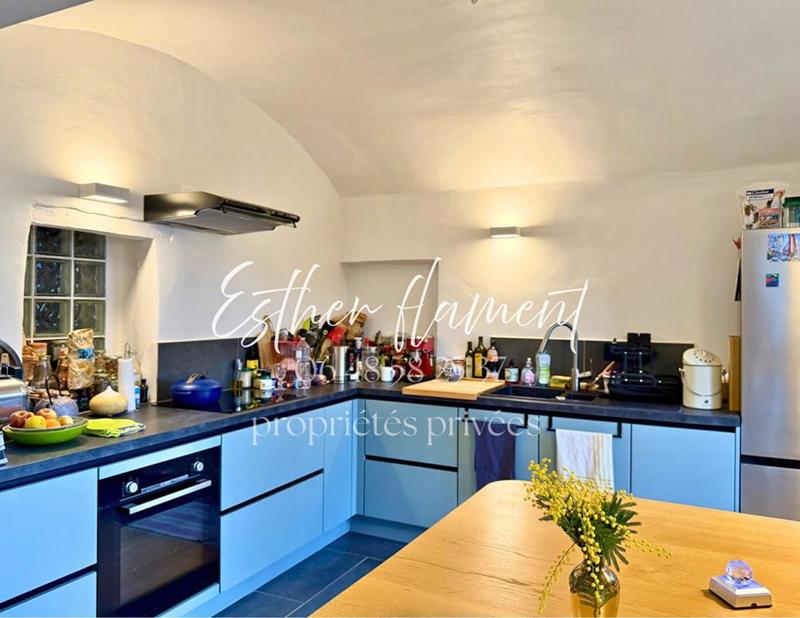 Propriété - 351 m² - 10 pièces