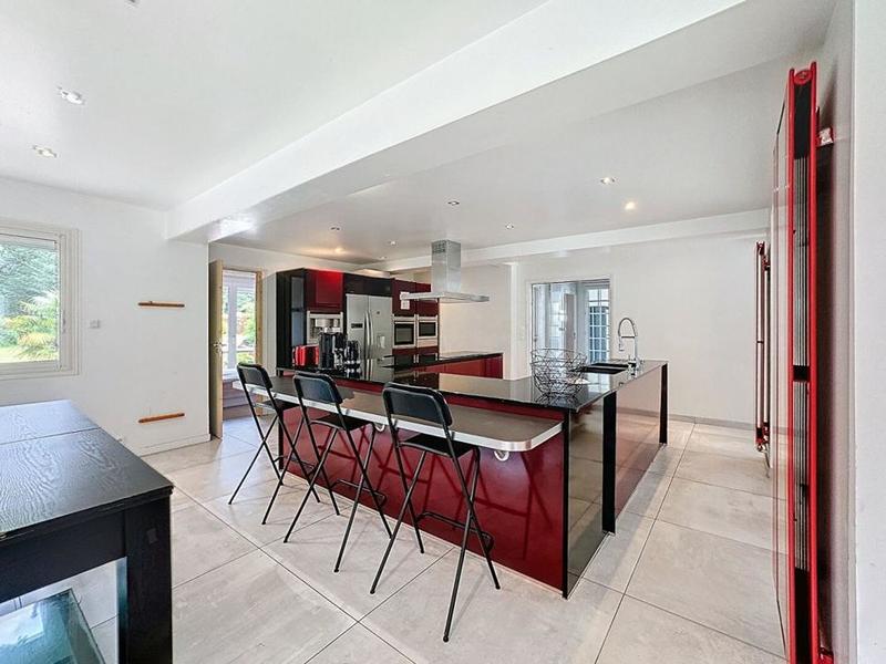 Maison - 215 m² - 8 pièces