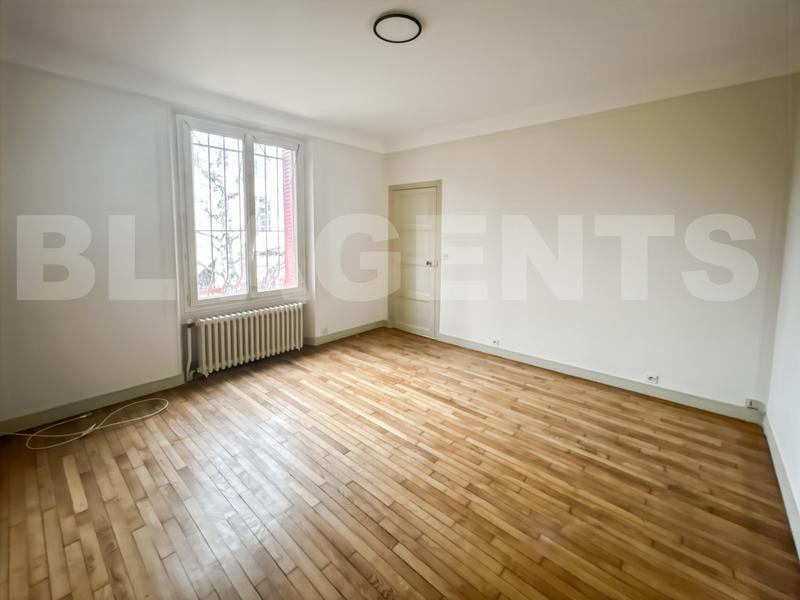 Maison de ville - 263 m² - 9 pièces