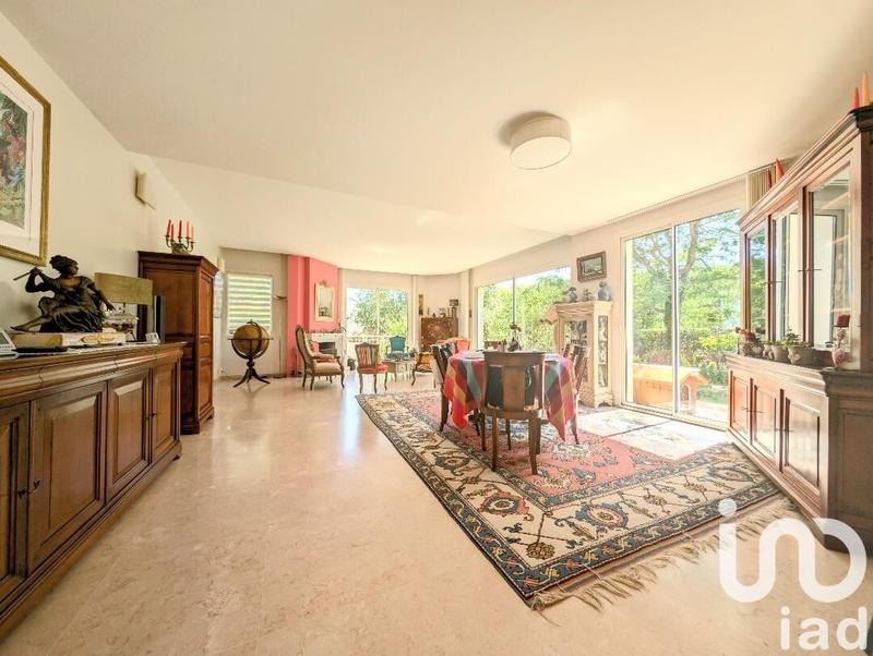 Maison - 300 m² - 12 pièces