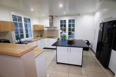 Demeure - 300 m² - 11 pièces