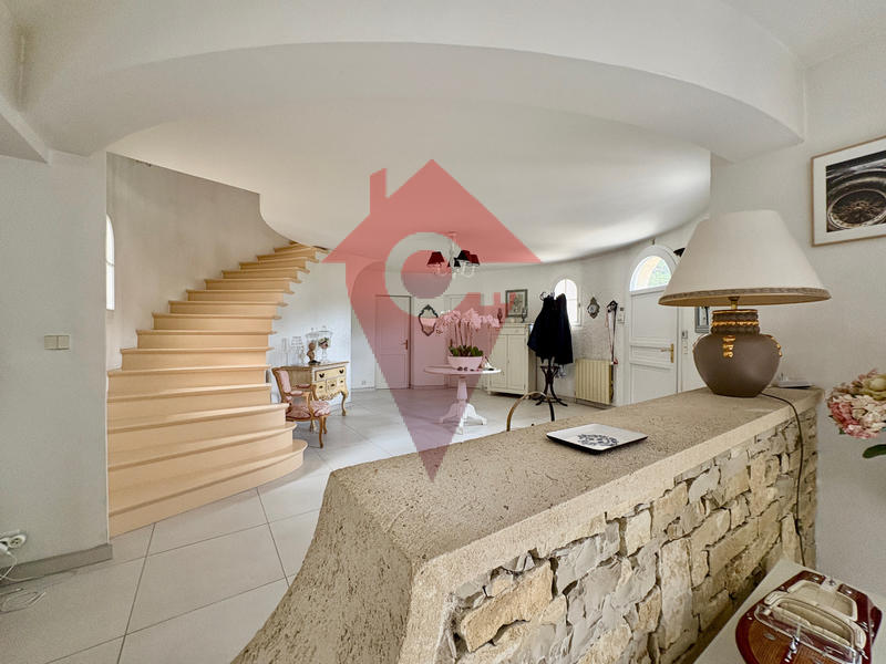 Maison - 233 m² - 8 pièces