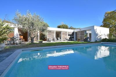 Maison - 206 m² - 7 pièces