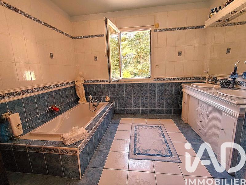 Maison - 224 m² - 7 pièces