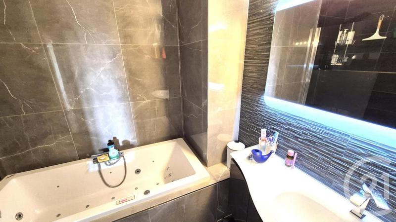 Appartement - 95 m² - 4 pièces