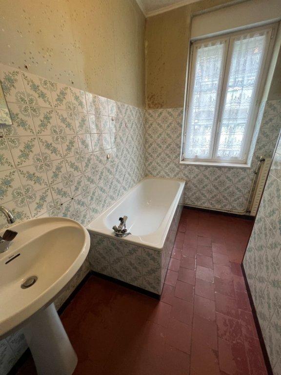 Immeuble - 83 m² - 6 pièces