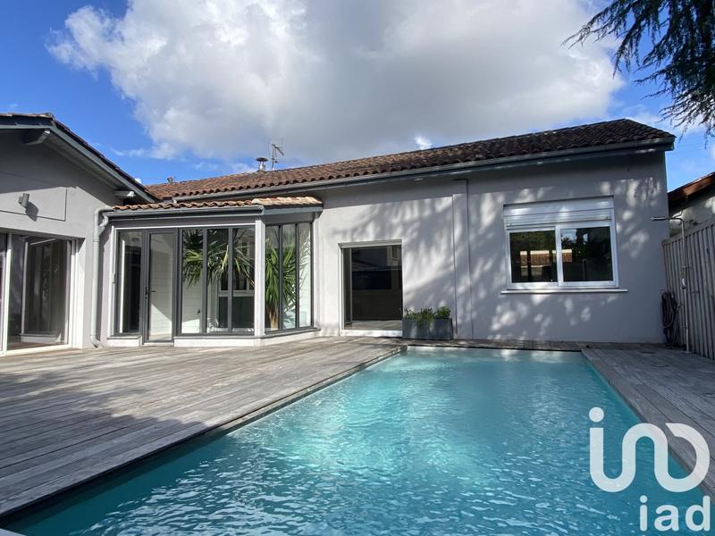 Maison - 210 m² - 7 pièces