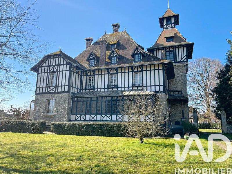 Maison - 453 m² - 12 pièces