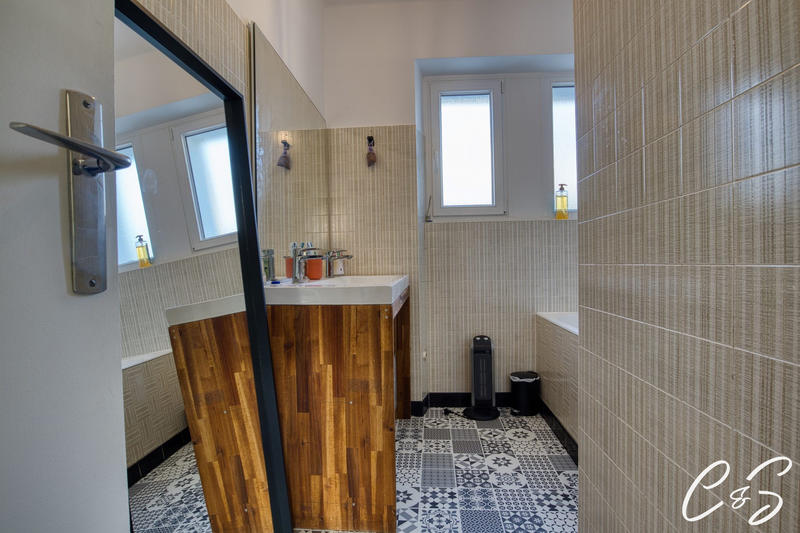 Maison - 181 m² - 6 pièces