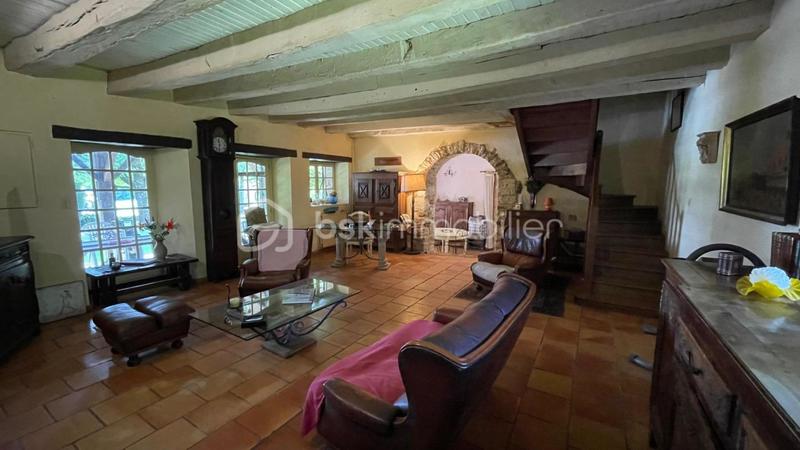 Demeure - 226 m² - 7 pièces