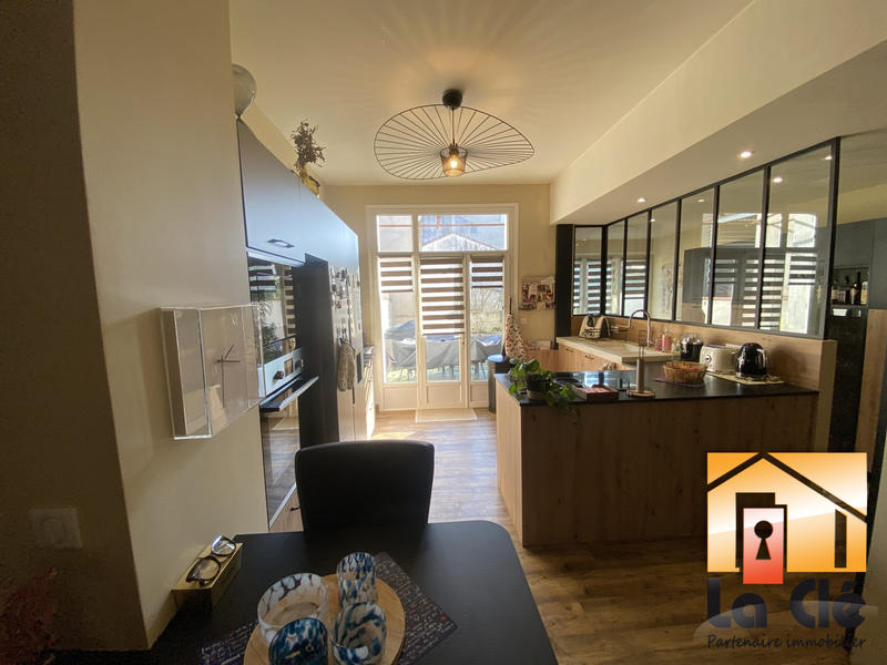 Maison - 250 m² - 6 pièces