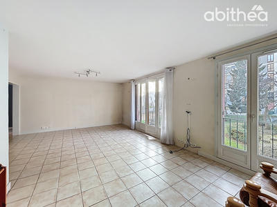 Appartement - 79 m² - 5 pièces