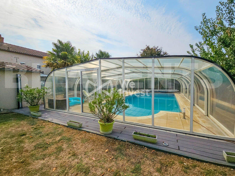 Maison - 320 m² - 11 pièces