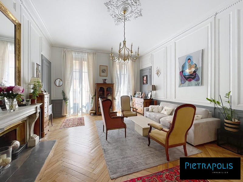 Appartement - 186 m² - 6 pièces