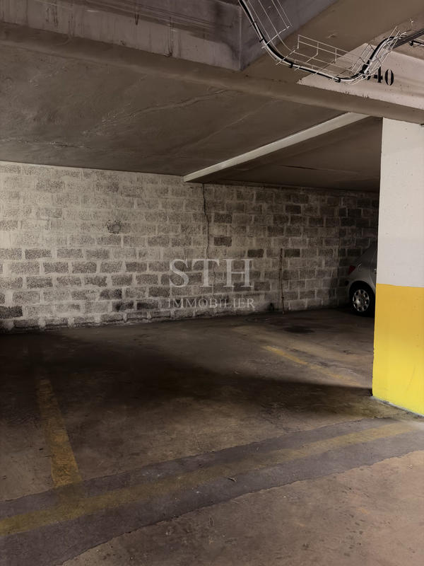 Parking / Garage - 12 m²