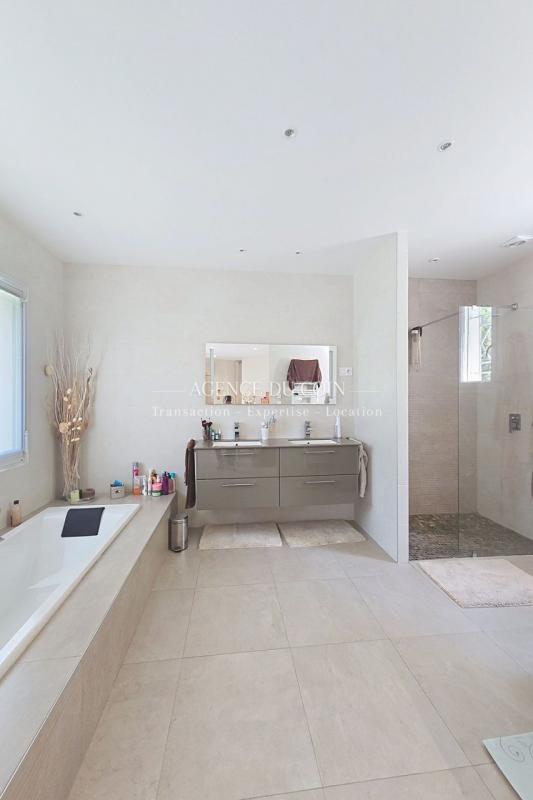 Villa - 300 m² - 7 pièces