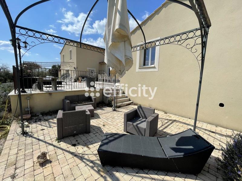 Maison - 240 m² - 11 pièces