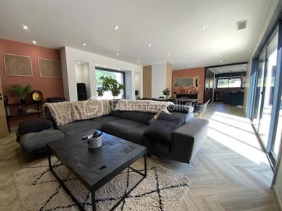 Maison - 180 m² - 6 pièces