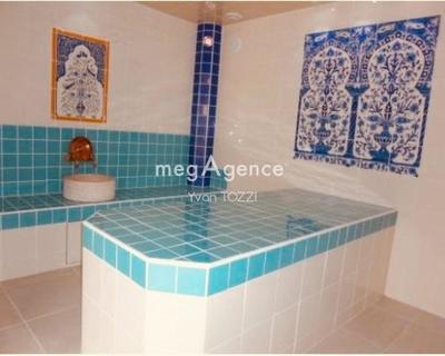 Maison - 330 m² - 10 pièces