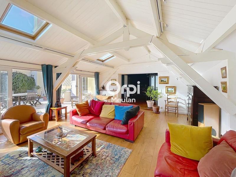 Maison - 226 m² - 8 pièces