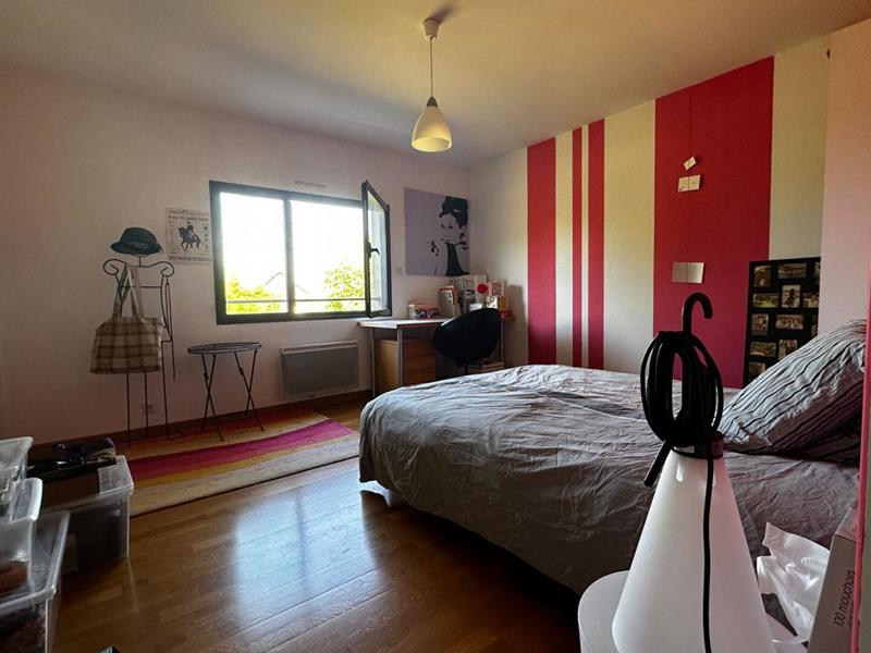 Maison - 210 m² - 6 pièces