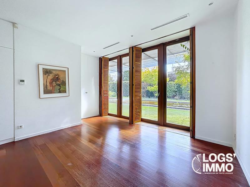 Maison contemporaine - 245 m² - 7 pièces